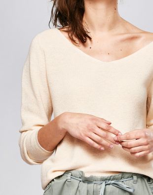 pull  à l'encolure plongeante