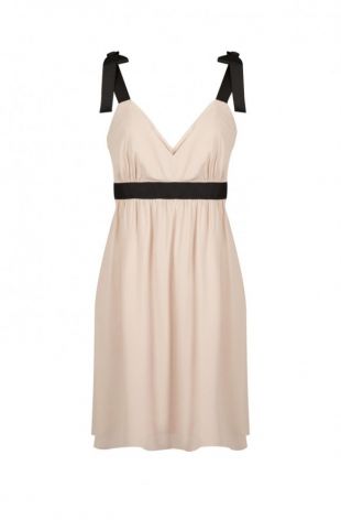 Robe cintree detail noeuds bretelles