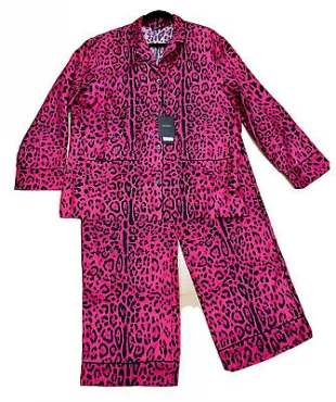 Dolce & Gabbana Women's Leopard Print Silk Pajama Set worn by Kris Jenner  as seen in The Kardashians (S02E06) | Spotern