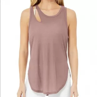 Alo Yoga Ribbed Peak Tank in Woodrose worn by Sophie (Hilary Duff) as seen  in How I Met Your Father (S01E02)