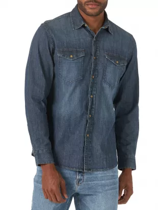 The denim jacket worn by Joel Miller (Pedro Pascal) in the series The Last  of Us (S01E01)