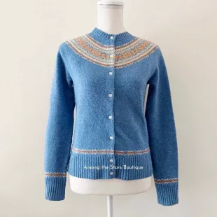 vintage - Rare Early 2000s Lambswool Cardigan