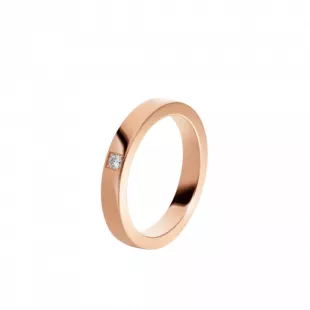 MarryMe 18 kt rose gold wedding band set with a diamond.
