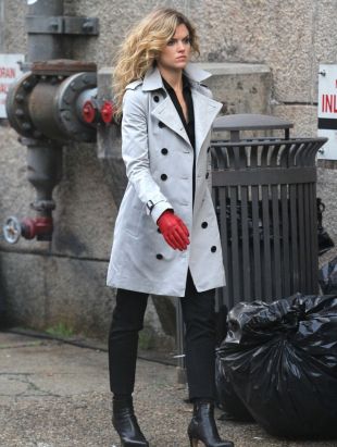 Stylish American Actress Camren Bicondova Gotham White Coat