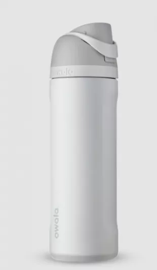 Owala Freesip Water Bottle worn by Hilary Duff in Studio City on July 15,  2023