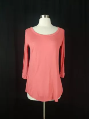 Coral Ribbed 3/4 Sleeve Scoop Neck Top
