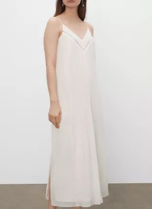 Club Monaco Pleated V-Neck Dress worn by Celeste (Malin kerman) as seen in  Dollface (S02E05) | Spotern
