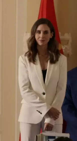 freelance 2023 Alison Brie White Blazer