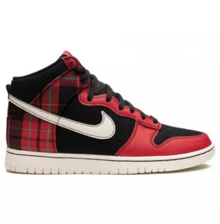 Dunk High Sneakers in Plaid Black Red