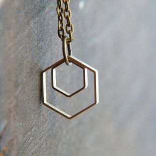 Collier Hexagone Nid d'abeille