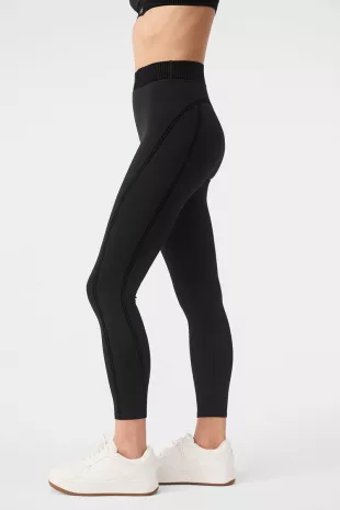 Alo Yoga Airlift High -Waist 7/8 Line Up worn by Kyle Richards as seen in  The Real Housewives of Beverly Hills (S13E17)