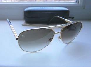 The glasses aviator Pilot Attitude Louis Vuitton of Hooss in the