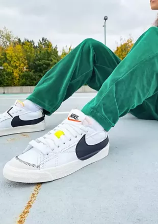 Blazer Low 77 Jumbo Trainers In White And Black