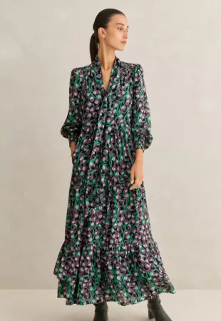 Me + Em Trailing Flower Print Swing Maxi Dress worn by Molly Hunter as seen  in Today on April 18, 2024 | Spotern