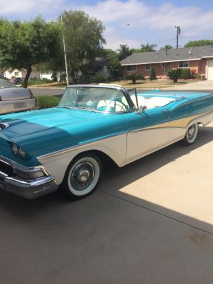 1958 Ford Fairlane 500 Skyliner