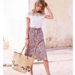 Sezane Celina Jupe Demain Liberty London Floral portee par Gray Benko comme on le voit dans Happy to be Home with the Benkos S02E07 Spotern