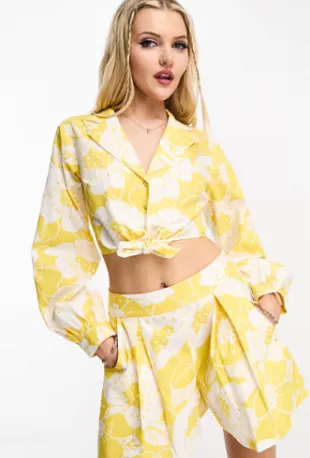 Chuck On Shorts in Yellow Tropical