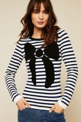 Pull rayé orné noeud
