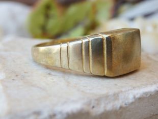 Patterned ring. Gold signet ring. Seal ring. Elegant ring. 14k Gold ring. Texture ring. Metalwork jewelry, Unisex ring. Finger ring. For him