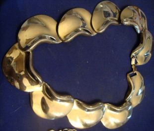 VINTAGE 50 ' s chic pétoncles collier en gras brillant métal doré