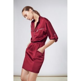 robe manches longues ajustables grâce à une patte de boutonnage