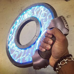 Arme de « Vibranium » Chakram Edouard LED [black panther] (cosplay, costume convention, comiccon)