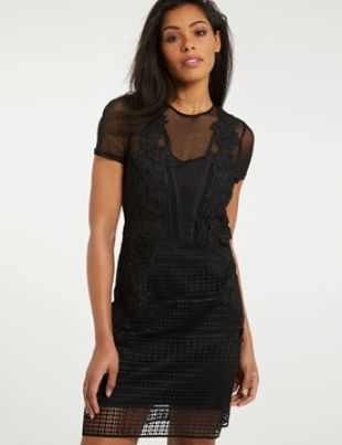 Robe en dentelle et plumetis