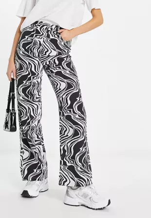 Straight Leg Printed Jeans in Black