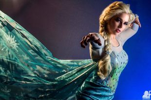 Elsa Frozen Reine des neiges professionnel perruque avant
