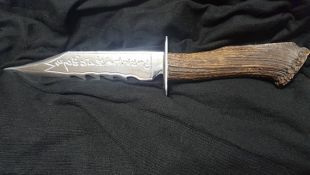Couteau démon massacre de Ruby de SUPERNATURAL   fait à la main 14" inscrit de couteau en acier avec manche en corne Elk