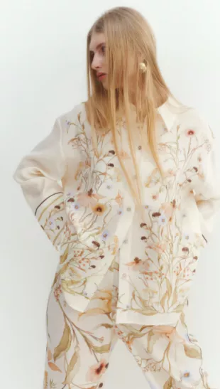 Floral-Motif Shirt in Cream/ Floral