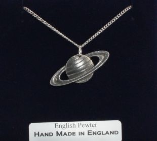 Planète Saturne Collier en fine étain Anglais, Fait à la main, coffret cadeau, Espace | eBay