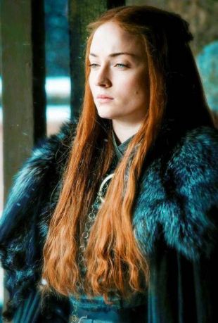 The blue dress with fur of Sansa Stark (Sophie Turner) in Game of Thrones S06 | Spotern The blue dress with fur of Sansa Stark (Sophie Turner) in Game of Thrones S06 | Spotern