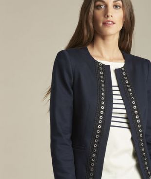 Veste marine courte détails oeillets et guipure