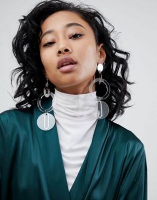 Pendants d'oreille tendance à forme métallique et en acrylique transparent