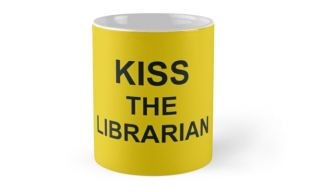 Mug "Kiss the librarian" de Giles