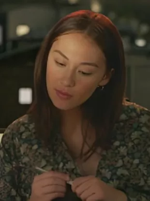 The Summer I Turned Pretty S03 Lola Tung Green Floral Robe