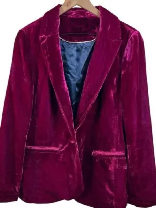 Murder in a Small Town S02 Kristin Kreuk Red Velvet Blazer