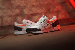 Sneakers white Asics Gel Lyte OG of in the video clip "Always the same" of Caballero & JeanJass | Spotern