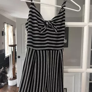 Sleeveless V-Neck Tie Front Cropped Jumpsuit