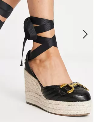 Buckle Detail Wedge Sandals in Black