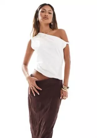 Asymmetrical Twist Top