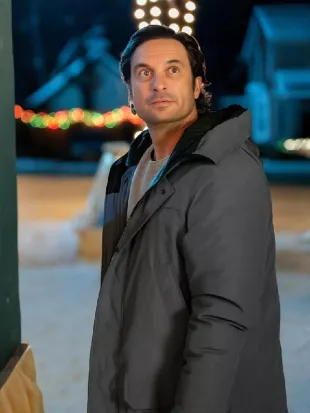 Washington Outfits - Oliver Hudson A Merry Little Ex-Mas Coat