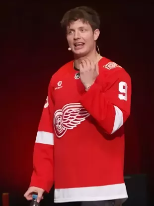 Matt Rife’s Golden Tour in Detroit Red Wings Jersey