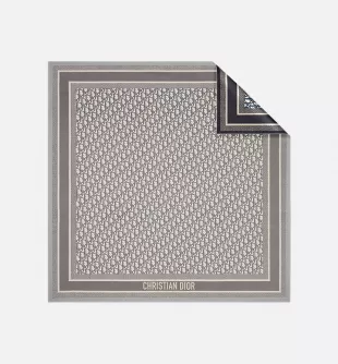 Quadratisches Oblique Diortwin Tuch Seidentwill In Grau