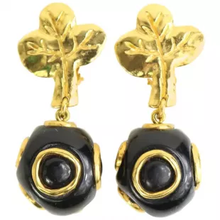 Black and Gold Toned Hardware Clover Clip On Earrings