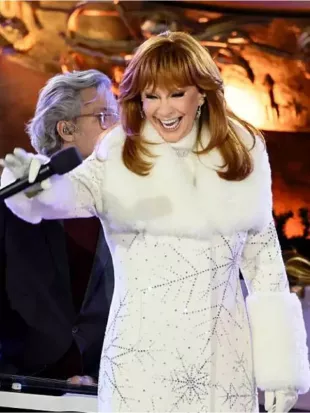 Rockefeller Center Christmas Tree Lighting Ceremony 2025 Reba McEntire Coat