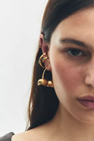 Cerezas Earrings in Gold