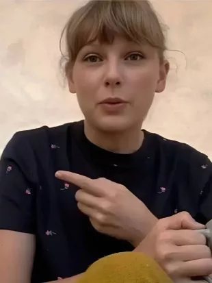 Taylor Swift The End Of An Era 2025 Roses Print T-Shirt