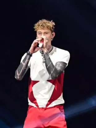 MGK IHeartRadio Y100.7’s Jingle Ball 2025 T-shirt